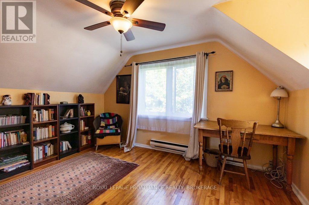 337 Palace Road, Kingston, Ontario  K7L 4T4 - Photo 33 - X12451324