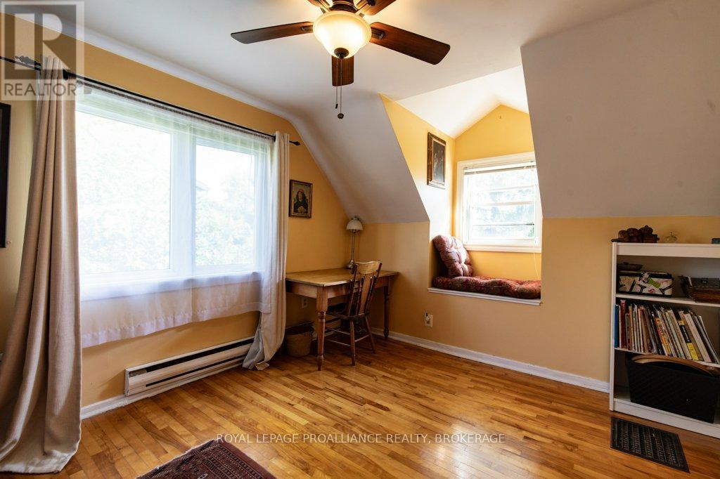 337 Palace Road, Kingston, Ontario  K7L 4T4 - Photo 34 - X12451324