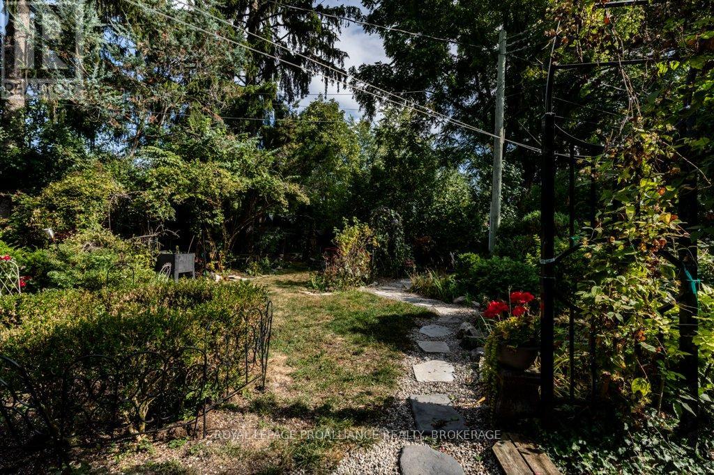 337 Palace Road, Kingston, Ontario  K7L 4T4 - Photo 41 - X12451324