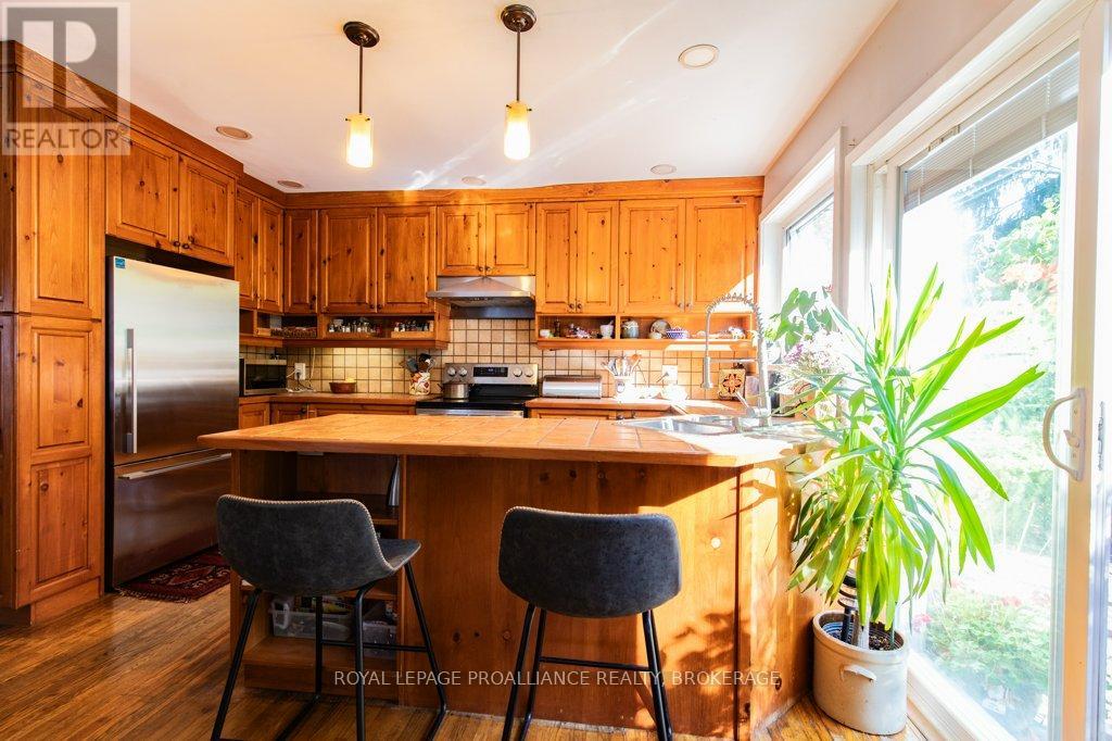 337 Palace Road, Kingston, Ontario  K7L 4T4 - Photo 6 - X12451324