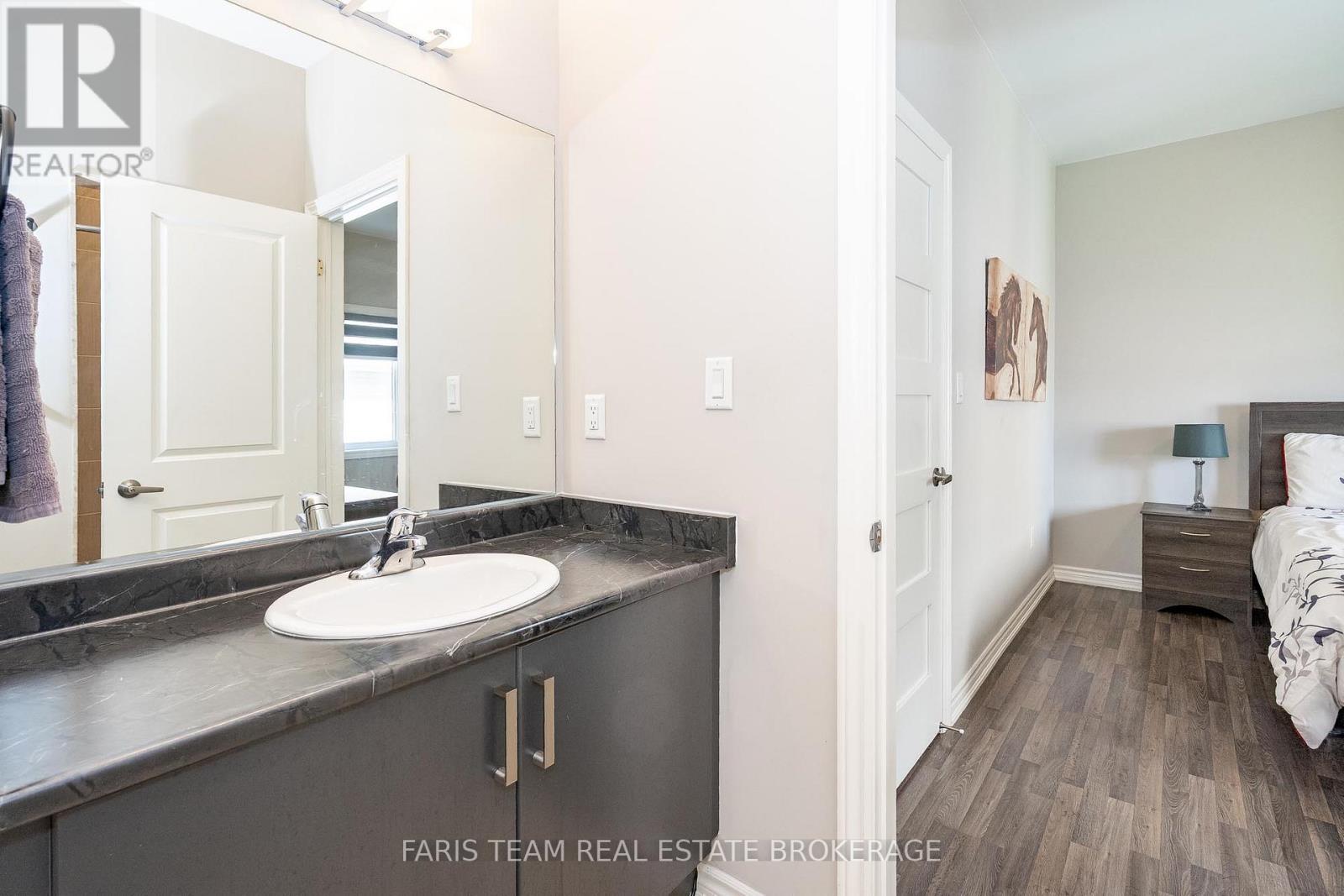 227 Mowat Street N, Clearview, Ontario  L0M 1S0 - Photo 17 - S12451248