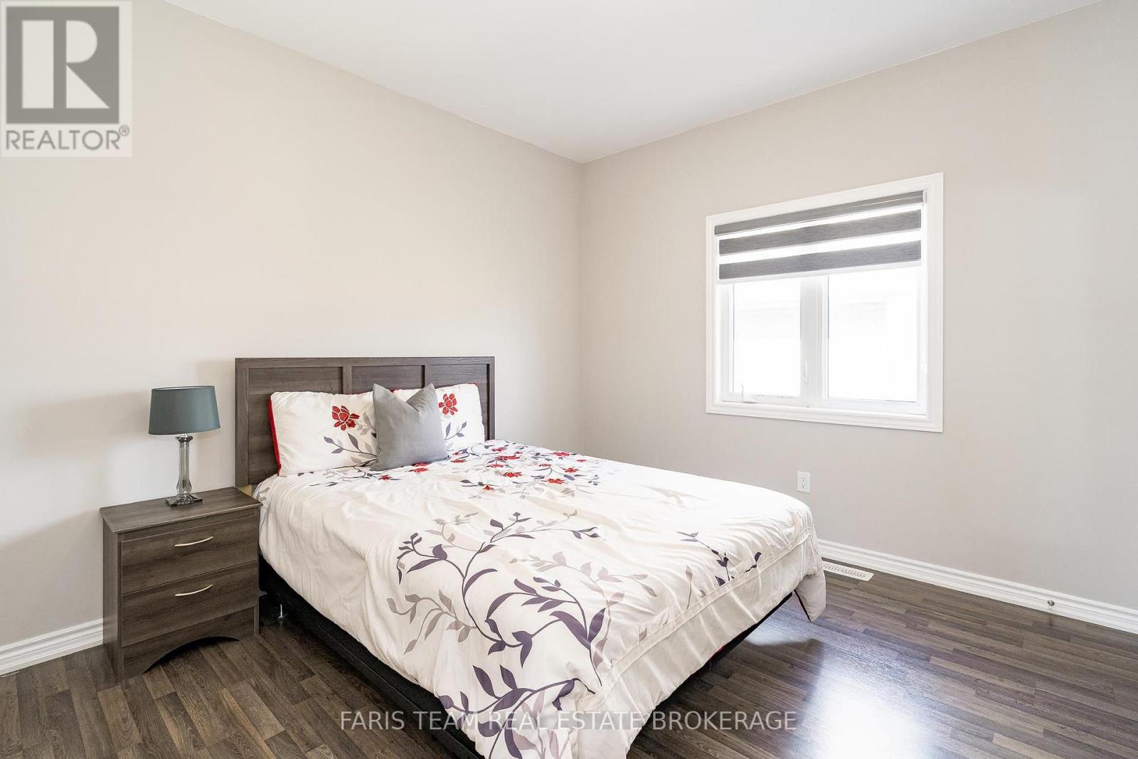 227 Mowat Street N, Clearview, Ontario  L0M 1S0 - Photo 18 - S12451248