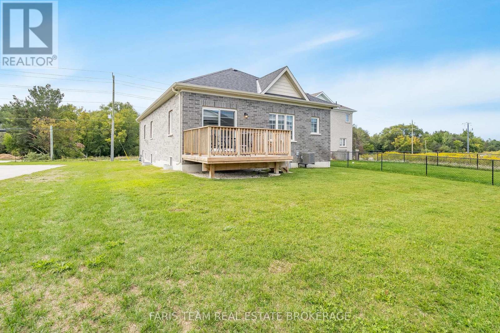 227 Mowat Street N, Clearview, Ontario  L0M 1S0 - Photo 33 - S12451248