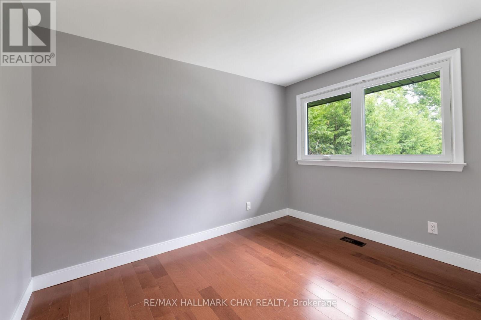39 Eugenia Street, Barrie, Ontario  L4M 1P7 - Photo 32 - S12451258