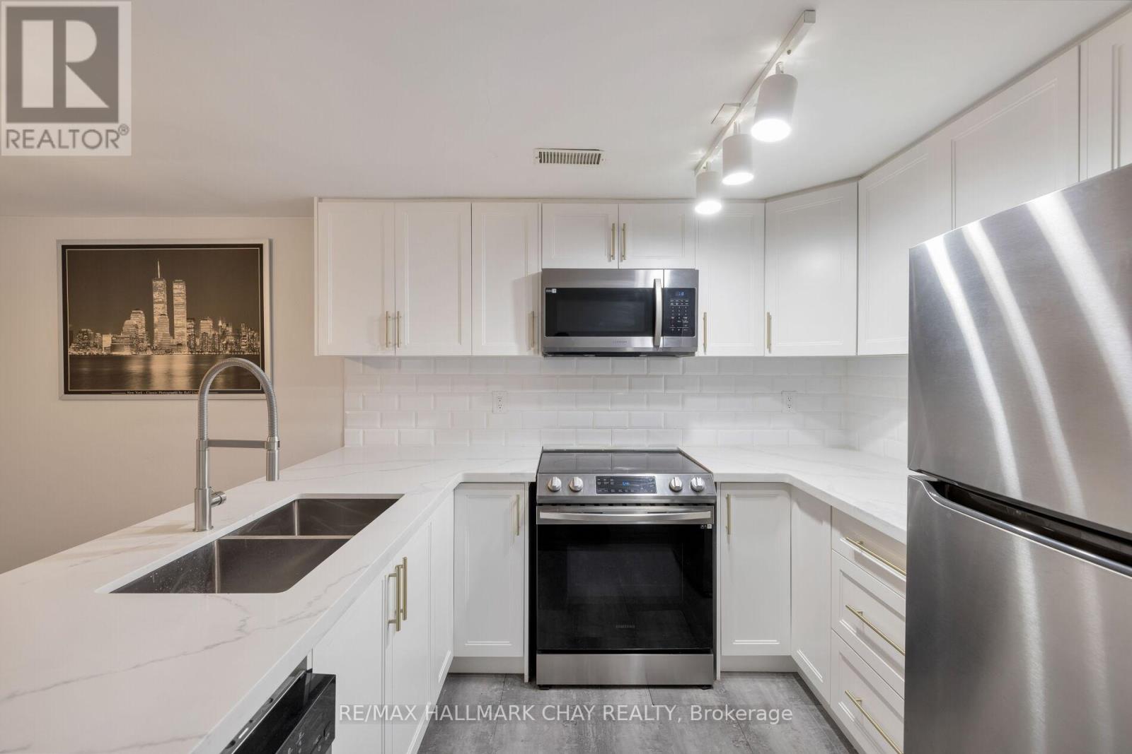 39 Eugenia Street, Barrie, Ontario  L4M 1P7 - Photo 40 - S12451258