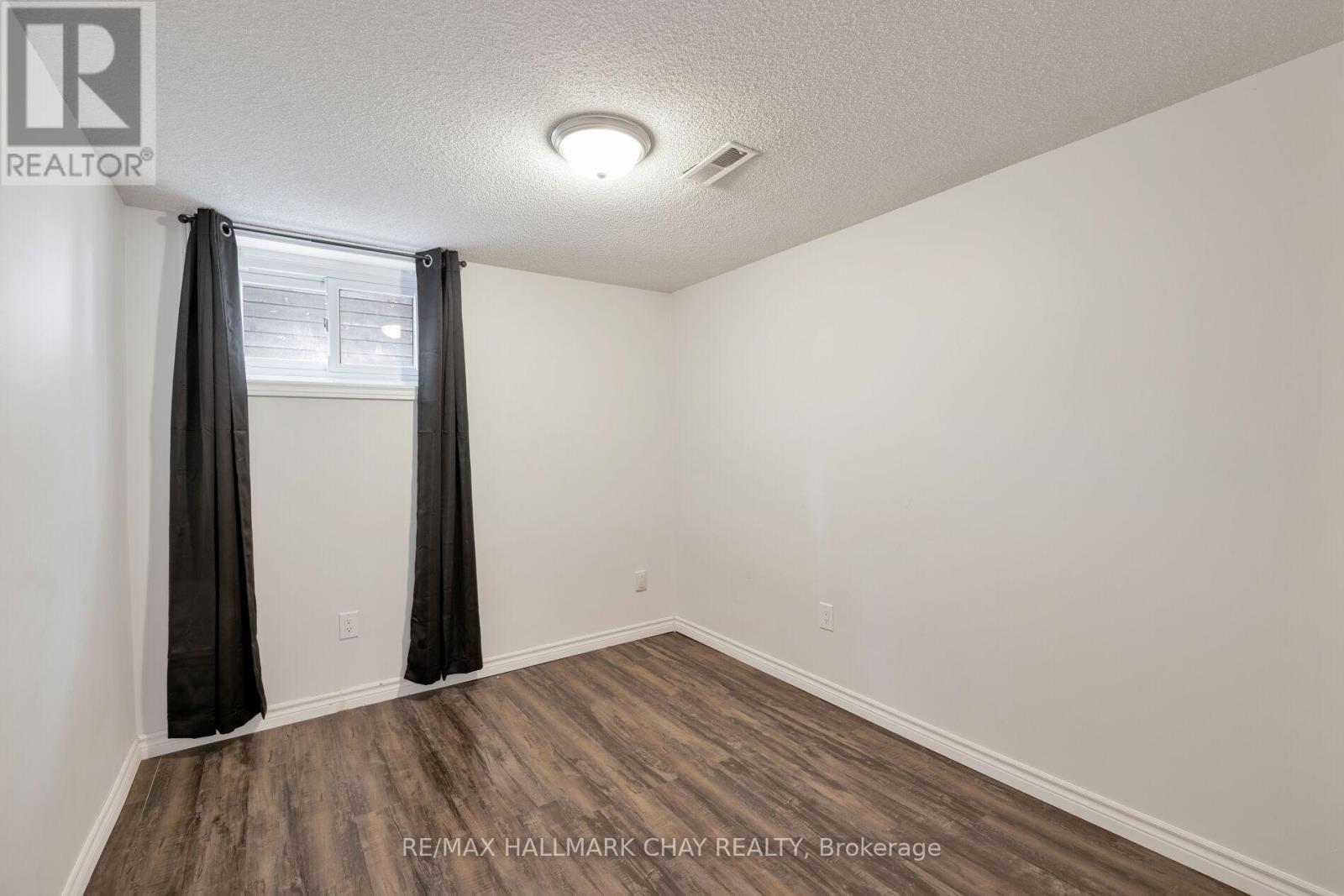 39 Eugenia Street, Barrie, Ontario  L4M 1P7 - Photo 42 - S12451258