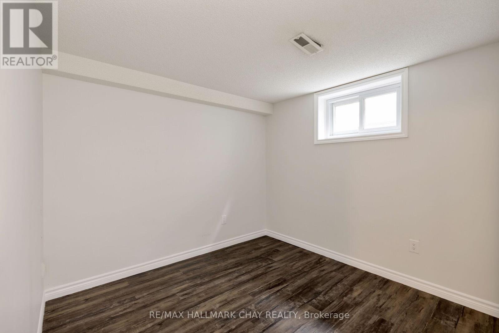 39 Eugenia Street, Barrie, Ontario  L4M 1P7 - Photo 43 - S12451258