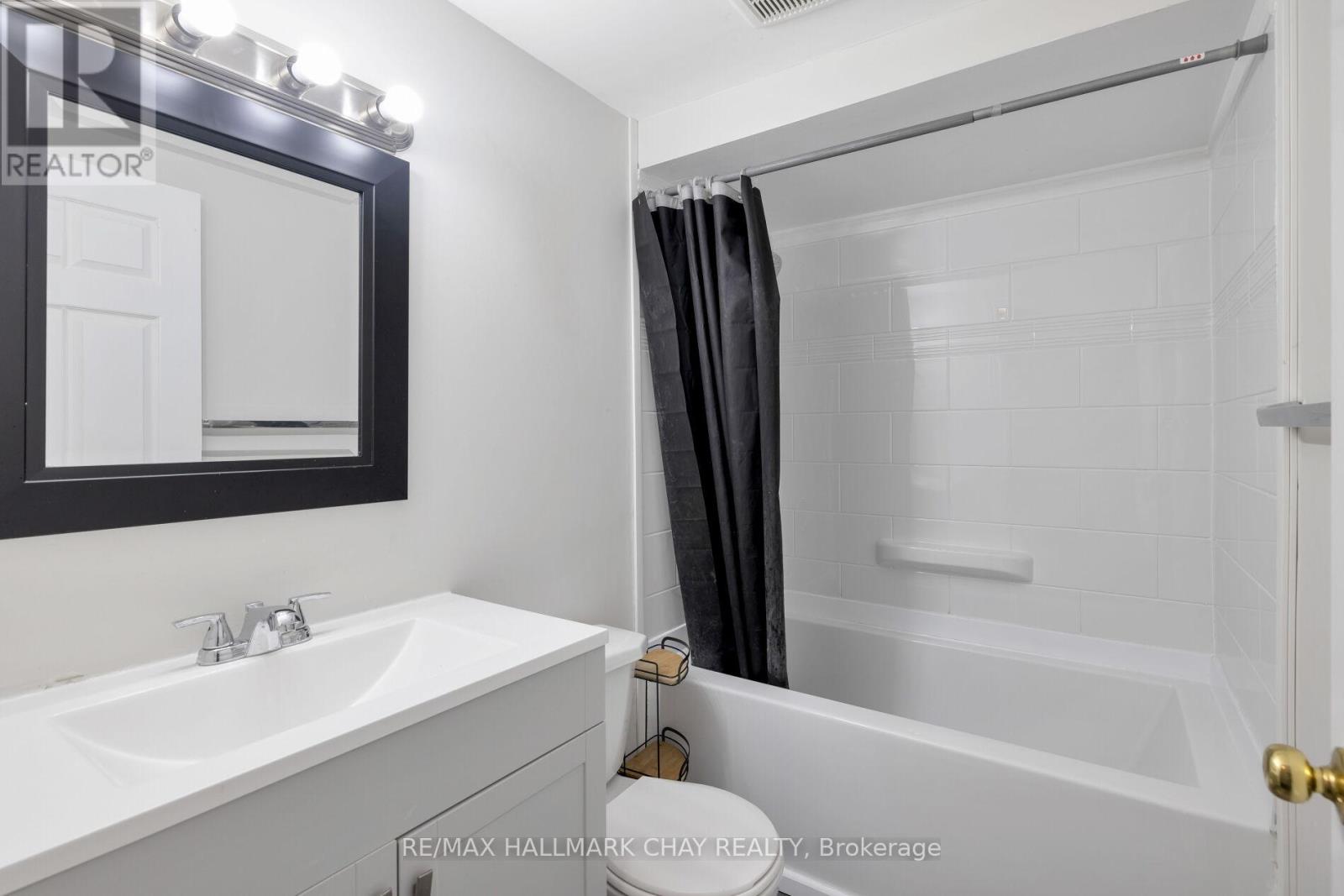 39 Eugenia Street, Barrie, Ontario  L4M 1P7 - Photo 45 - S12451258