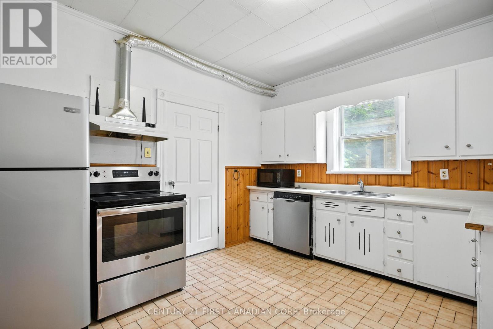 111 Wharncliffe Road, London North, Ontario  N6H 2A8 - Photo 13 - X12451314