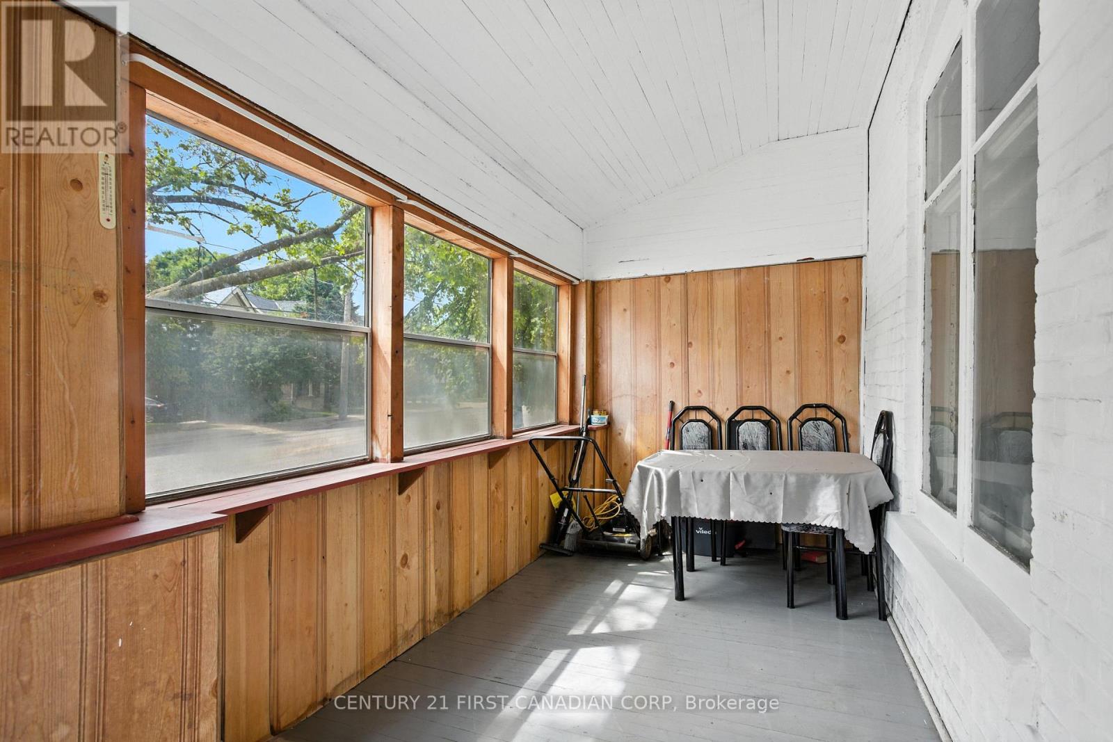 111 Wharncliffe Road, London North, Ontario  N6H 2A8 - Photo 6 - X12451314
