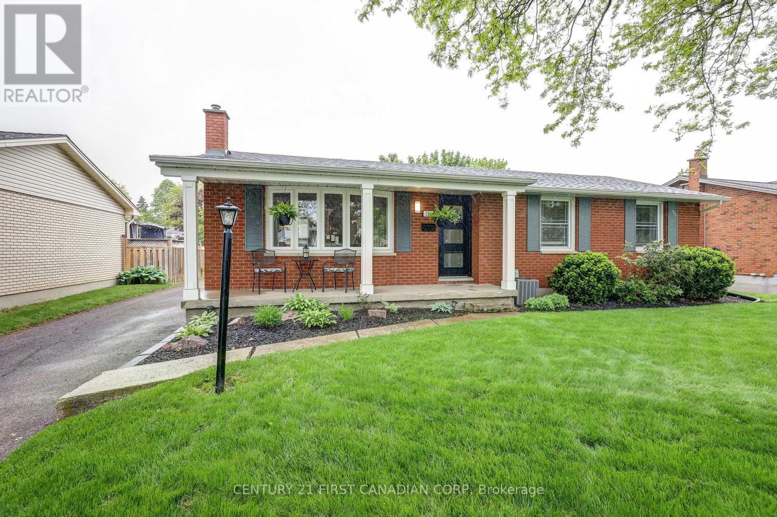 116 Downing Crescent, London South, Ontario  N6C 3C8 - Photo 1 - X12451333