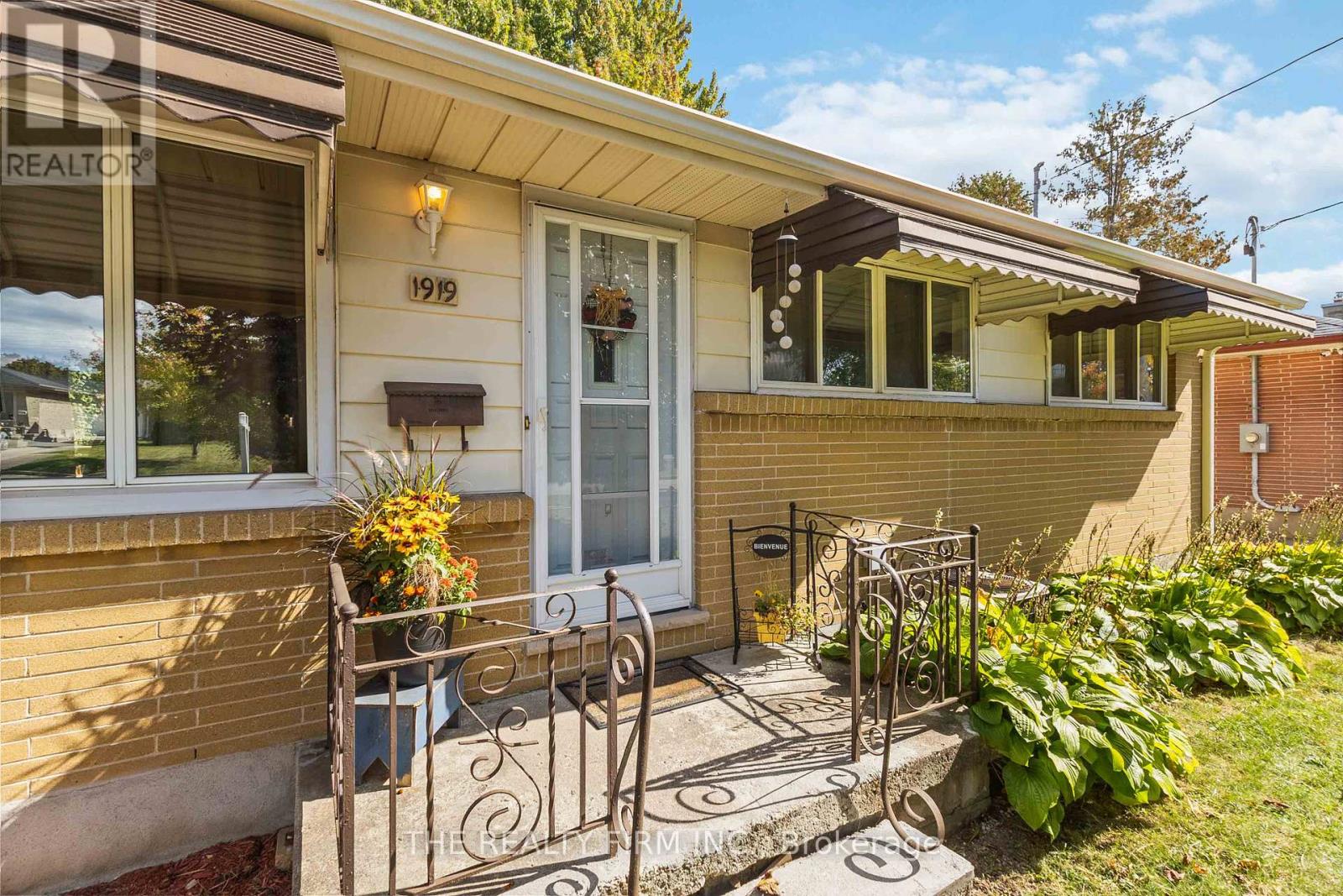 1919 Duluth Crescent, London East, Ontario  N5V 1H6 - Photo 10 - X12451404