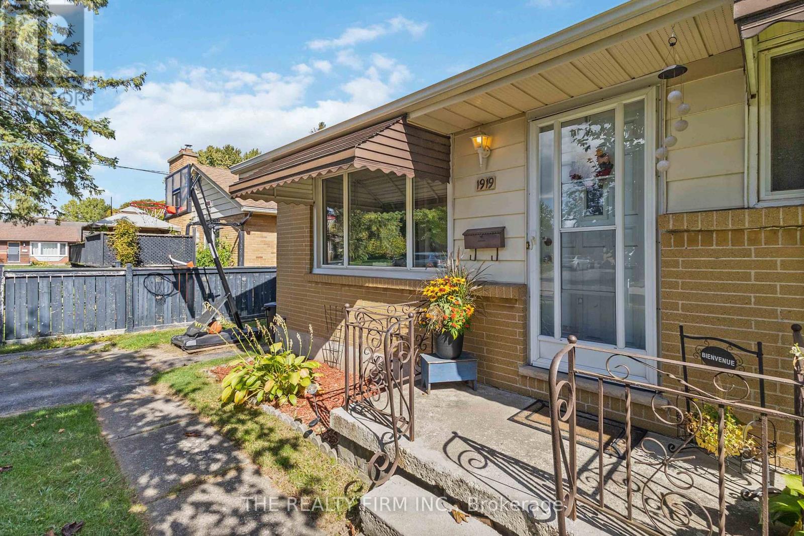 1919 Duluth Crescent, London East, Ontario  N5V 1H6 - Photo 11 - X12451404