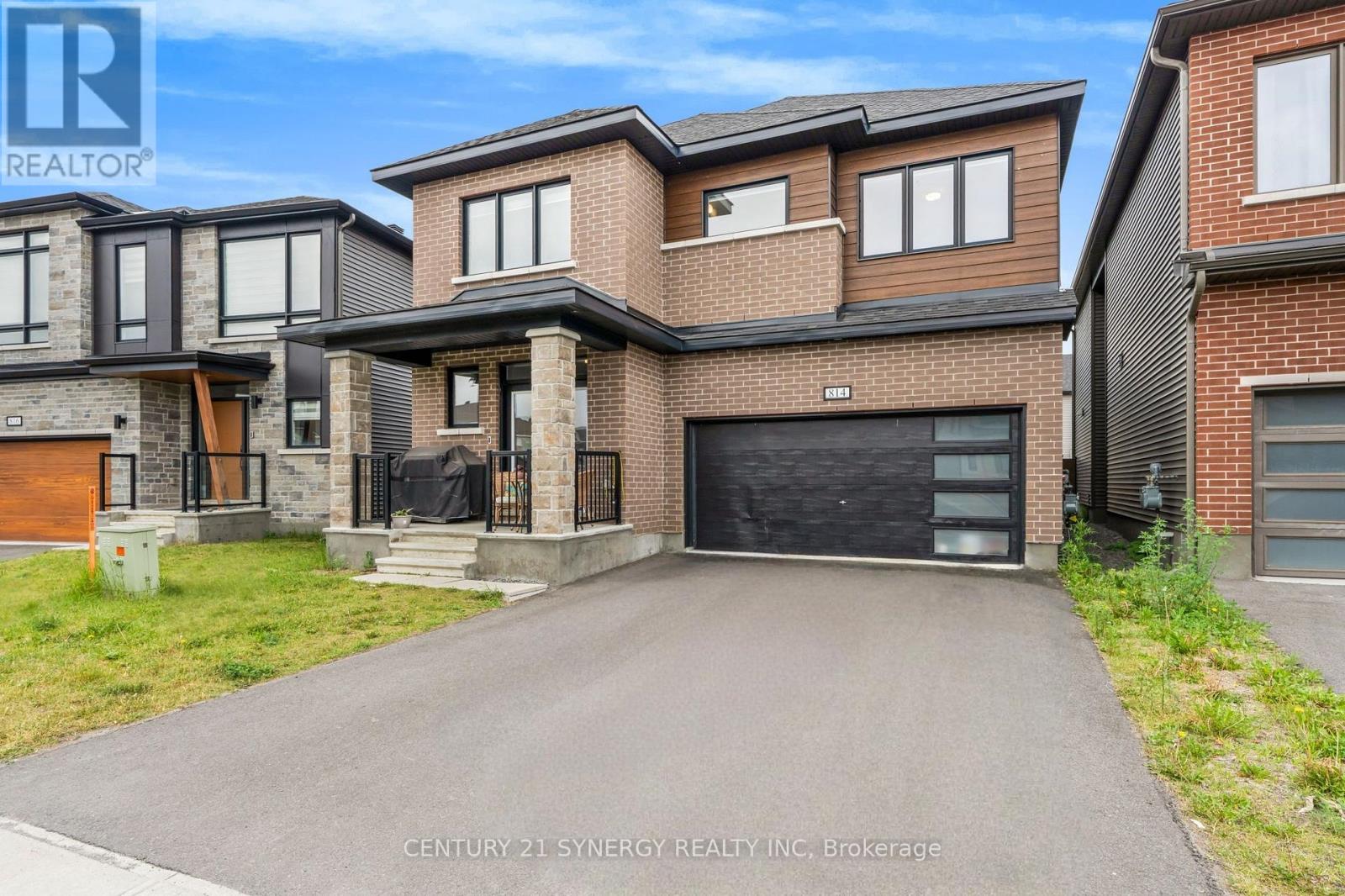 814 Crossgate Street, Ottawa, Ontario  K2J 7E3 - Photo 2 - X12451282