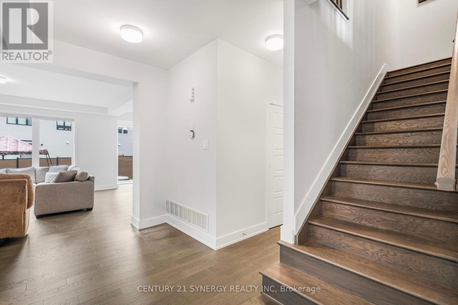 814 Crossgate Street, Ottawa, Ontario  K2J 7E3 - Photo 8 - X12451282