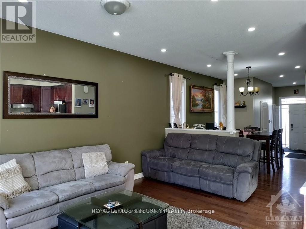 459 Celtic Ridge Crescent, Ottawa, Ontario  K2W 0B2 - Photo 4 - X12451361