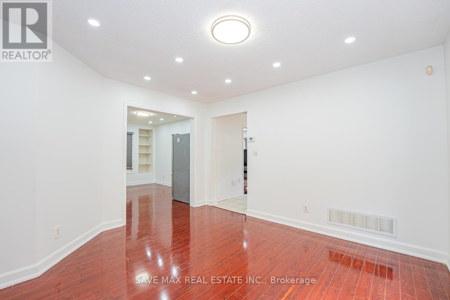 3 Gander Crescent, Brampton, Ontario  L6P 2J5 - Photo 11 - W12359644