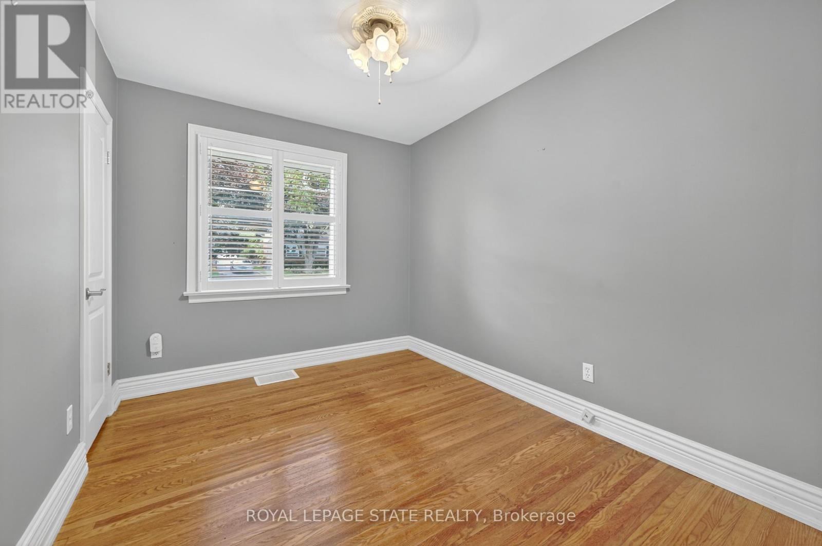 1040 Cedar Avenue, Burlington, Ontario  L7T 2S1 - Photo 23 - W12451219