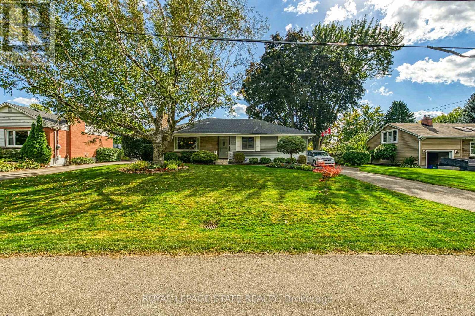 1040 Cedar Avenue, Burlington, Ontario  L7T 2S1 - Photo 4 - W12451219