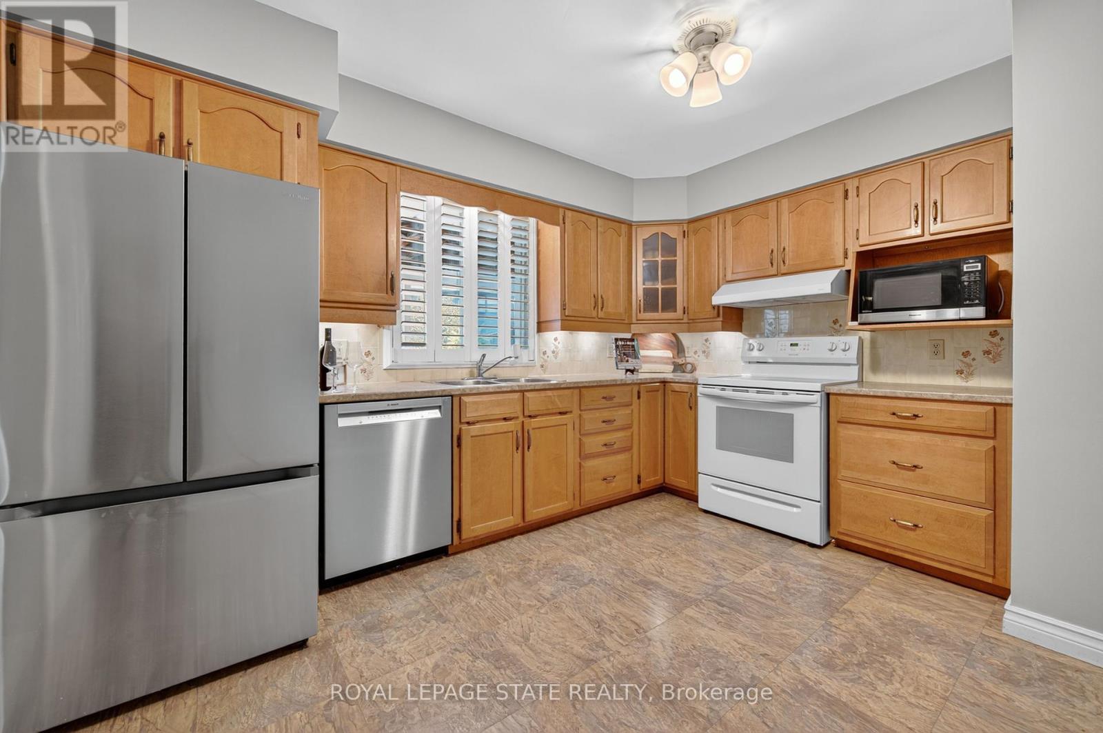 1040 Cedar Avenue, Burlington, Ontario  L7T 2S1 - Photo 6 - W12451219