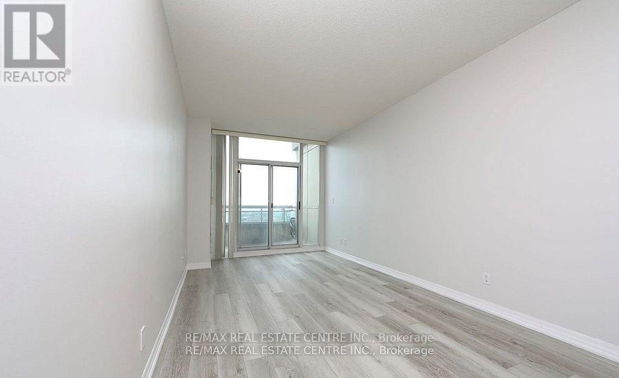 1901 - 1359 Rathburn Road E, Mississauga, Ontario  L4W 5P7 - Photo 11 - W12451237