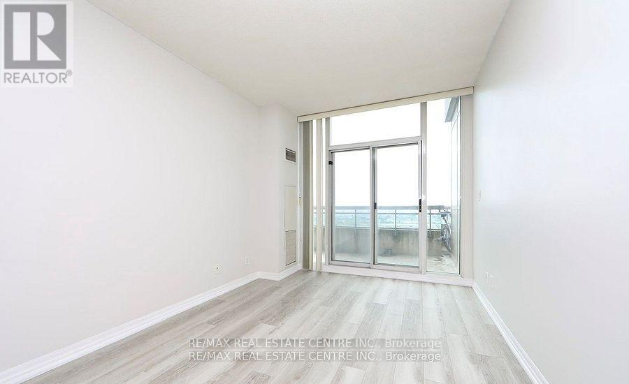 1901 - 1359 Rathburn Road E, Mississauga, Ontario  L4W 5P7 - Photo 12 - W12451237