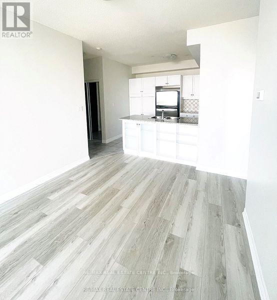 1901 - 1359 Rathburn Road E, Mississauga, Ontario  L4W 5P7 - Photo 13 - W12451237