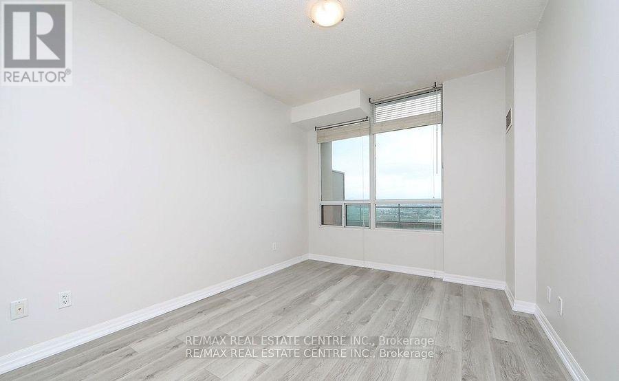 1901 - 1359 Rathburn Road E, Mississauga, Ontario  L4W 5P7 - Photo 14 - W12451237
