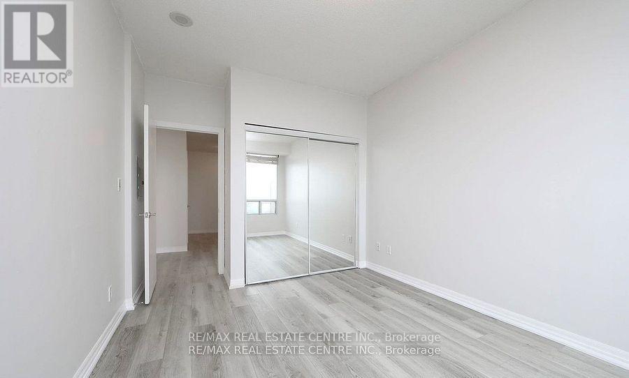 1901 - 1359 Rathburn Road E, Mississauga, Ontario  L4W 5P7 - Photo 15 - W12451237
