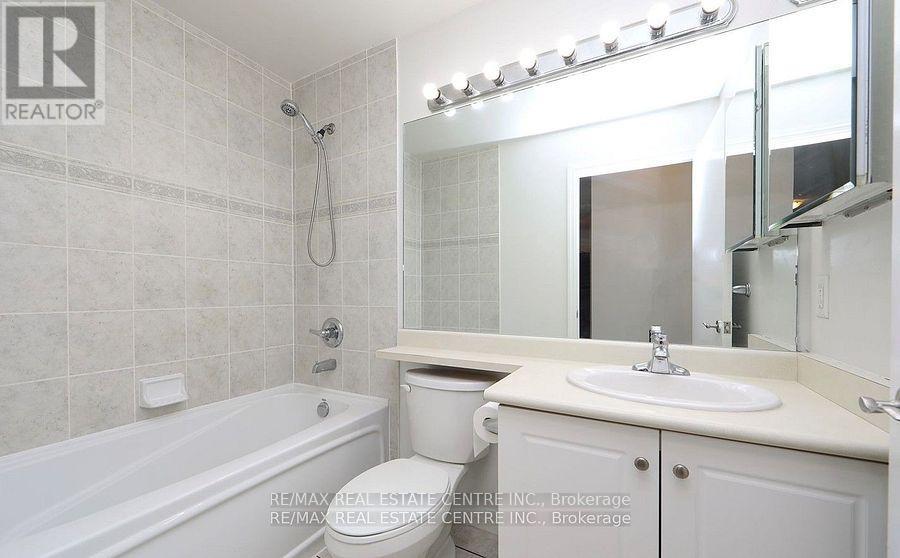1901 - 1359 Rathburn Road E, Mississauga, Ontario  L4W 5P7 - Photo 16 - W12451237
