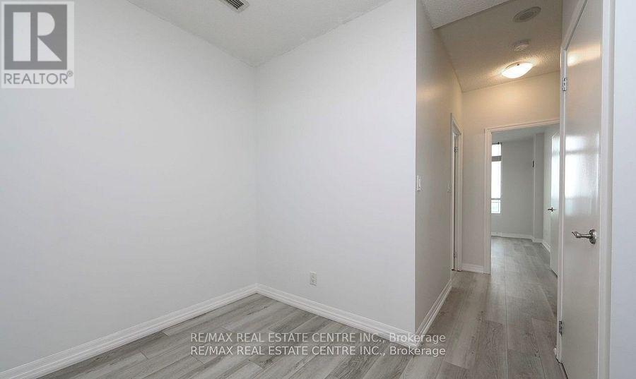 1901 - 1359 Rathburn Road E, Mississauga, Ontario  L4W 5P7 - Photo 17 - W12451237