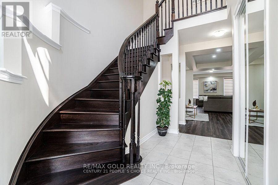 47 Stedford Crescent, Brampton, Ontario  L7A 4P5 - Photo 2 - W12451238