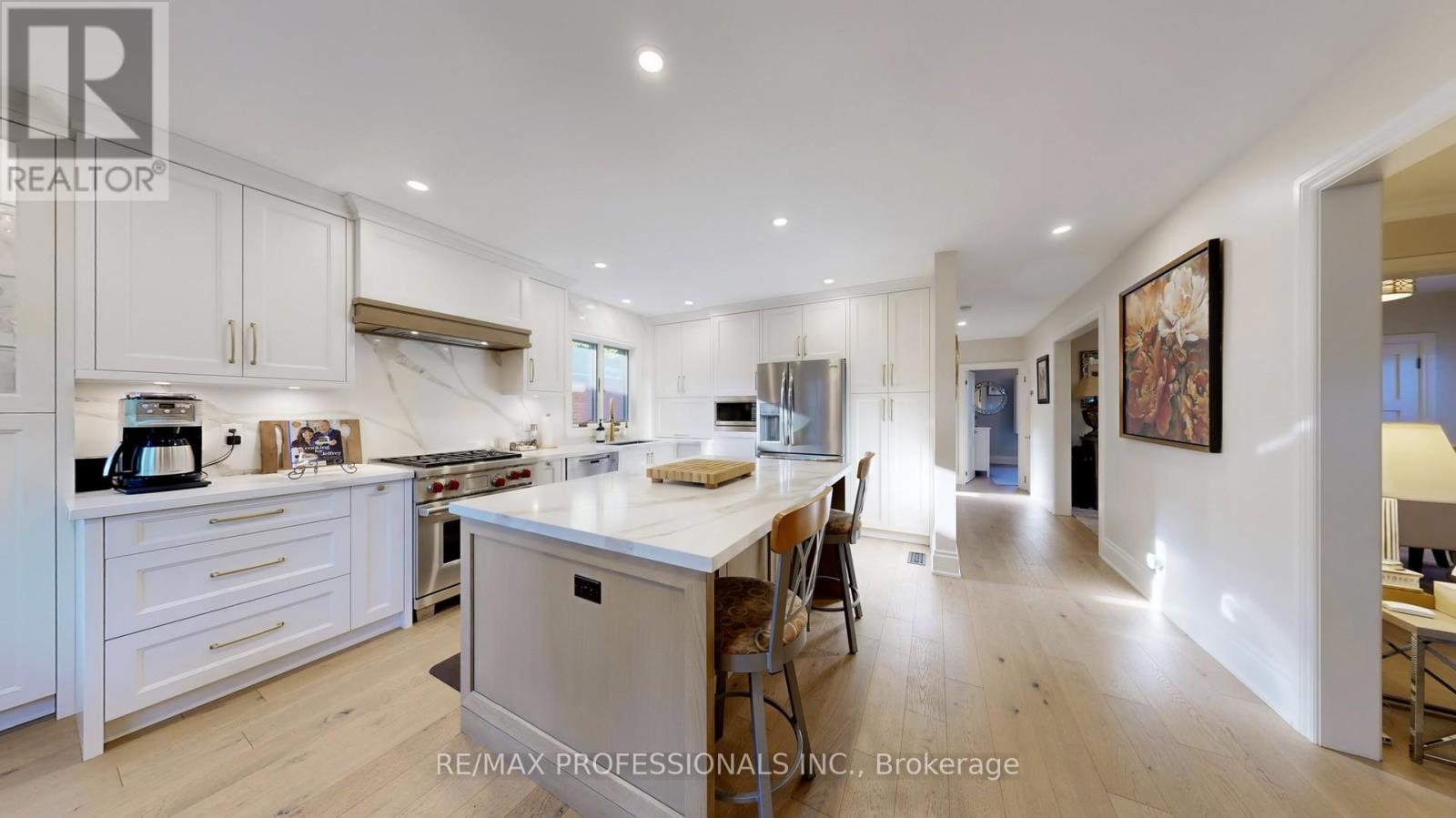 84 North Heights Road, Toronto, Ontario  M9B 2T8 - Photo 10 - W12451250