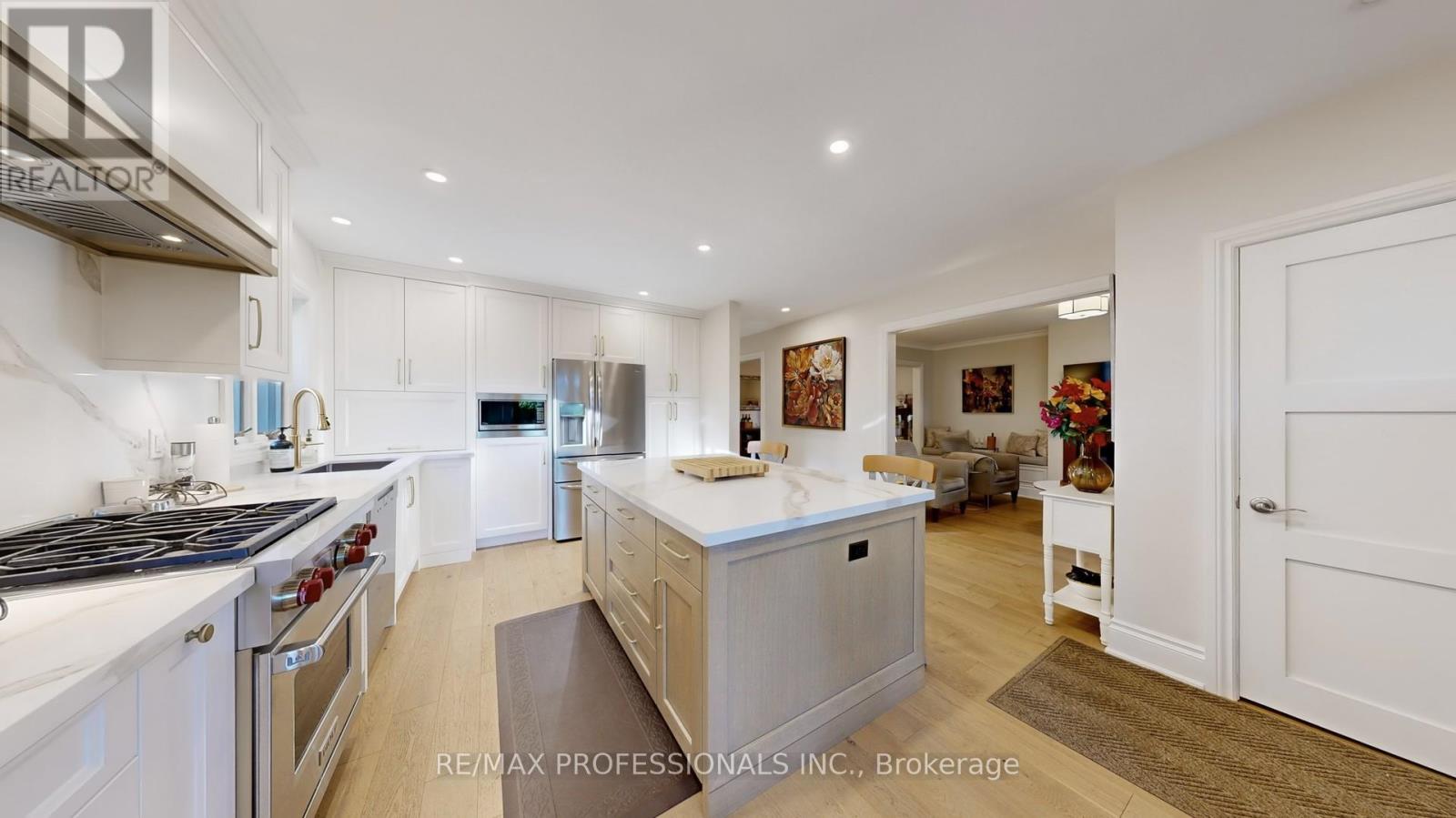 84 North Heights Road, Toronto, Ontario  M9B 2T8 - Photo 11 - W12451250