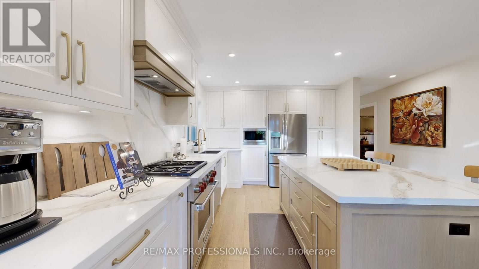 84 North Heights Road, Toronto, Ontario  M9B 2T8 - Photo 12 - W12451250