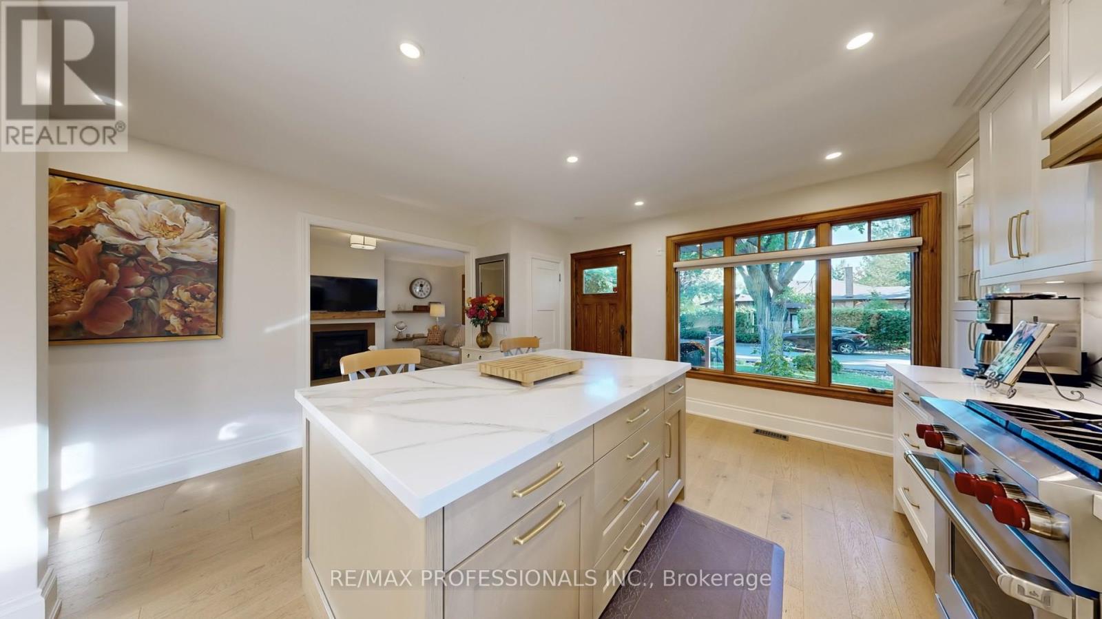 84 North Heights Road, Toronto, Ontario  M9B 2T8 - Photo 13 - W12451250