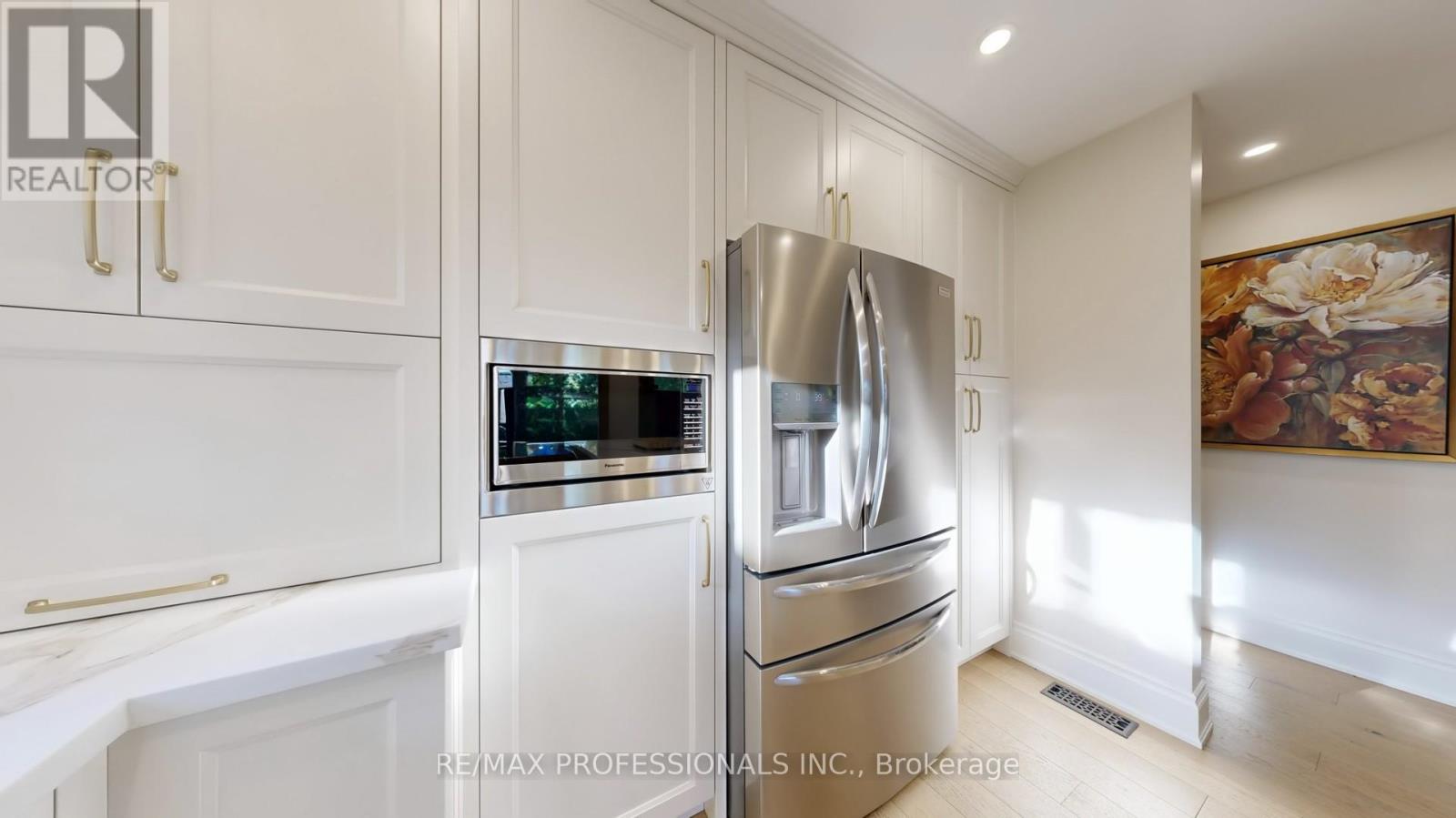 84 North Heights Road, Toronto, Ontario  M9B 2T8 - Photo 14 - W12451250
