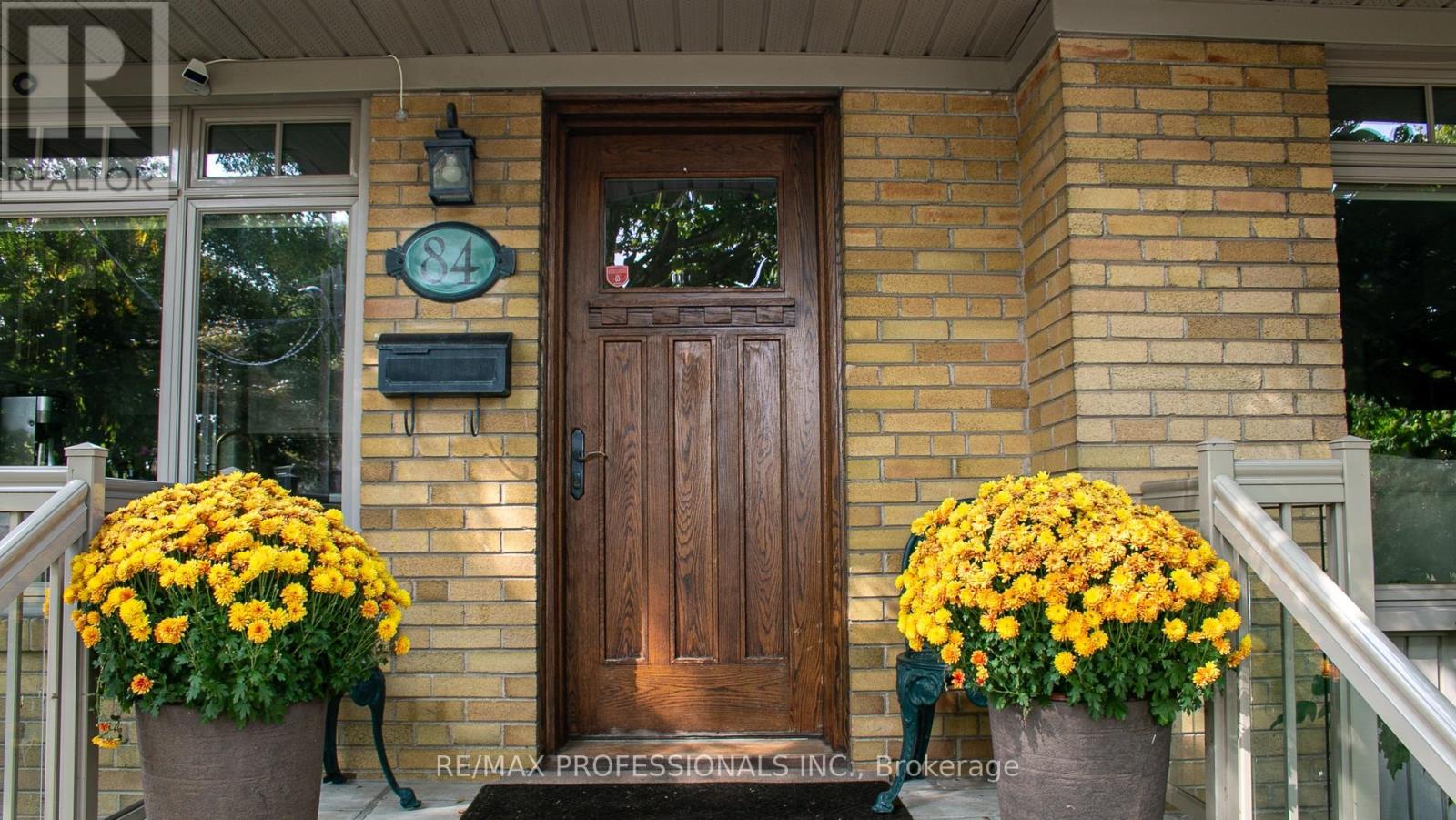 84 North Heights Road, Toronto, Ontario  M9B 2T8 - Photo 5 - W12451250