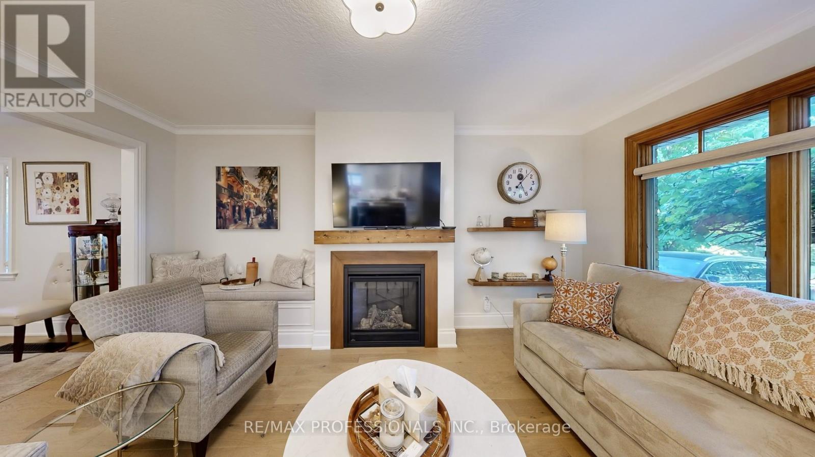84 North Heights Road, Toronto, Ontario  M9B 2T8 - Photo 6 - W12451250