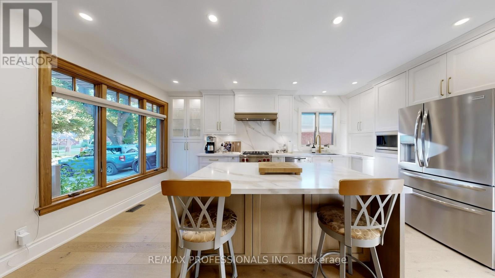 84 North Heights Road, Toronto, Ontario  M9B 2T8 - Photo 9 - W12451250