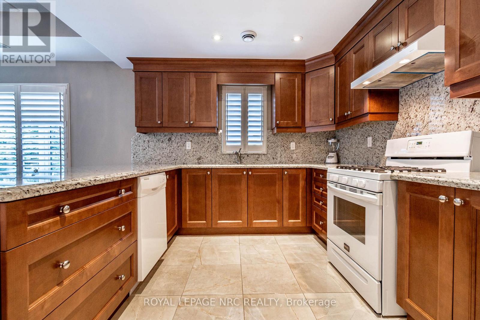 203 - 16 Sullivan Avenue, Thorold, Ontario  L2V 2Y2 - Photo 6 - X12451365