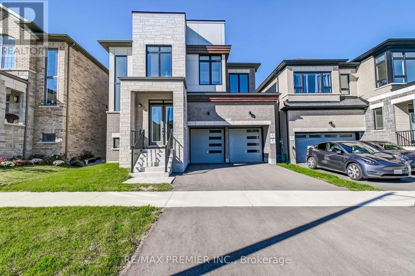 222 Mckean Drive, Whitchurch-Stouffville, Ontario  L4A 5C2 - Photo 3 - N12197157