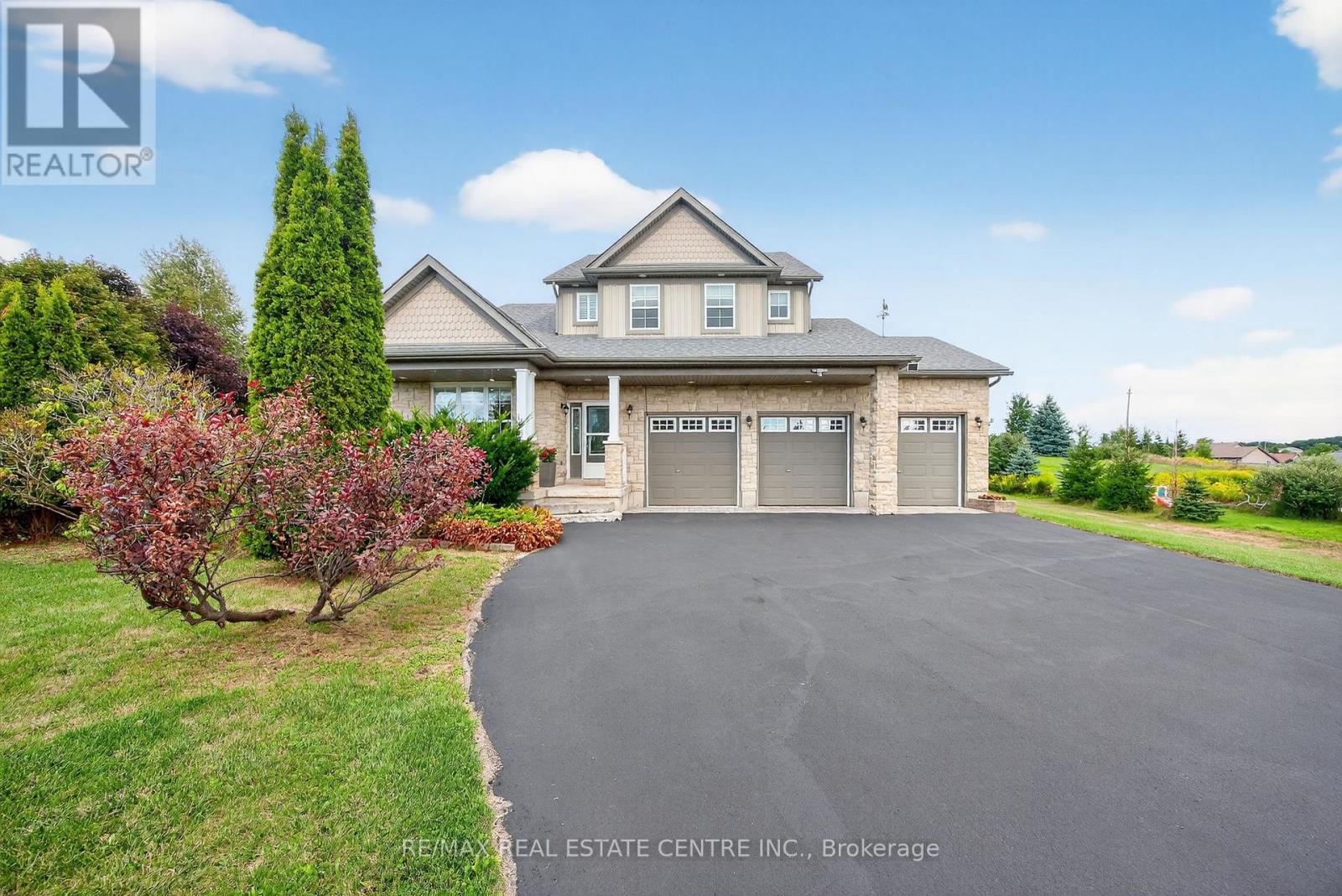 37 Woodland Drive, East Garafraxa, Ontario  L9W 6B7 - Photo 2 - X12451273