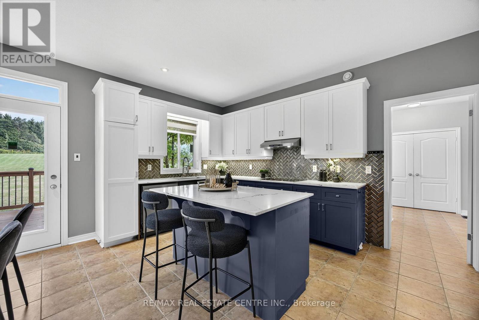 37 Woodland Drive, East Garafraxa, Ontario  L9W 6B7 - Photo 23 - X12451273