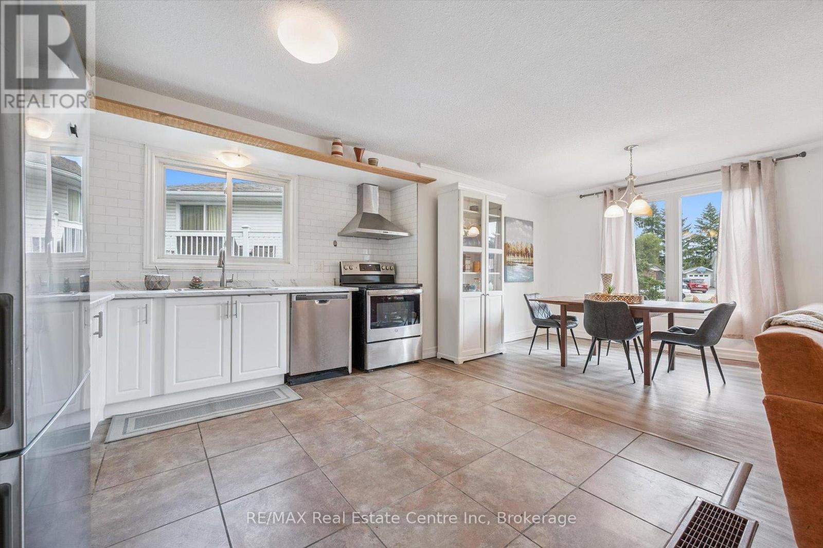15 Avra Court, Guelph, Ontario  N1H 7B2 - Photo 6 - X12451301