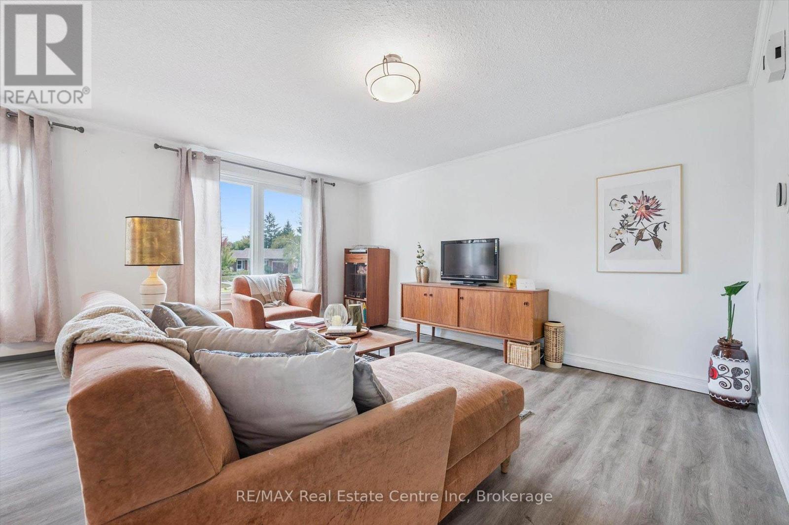 15 Avra Court, Guelph, Ontario  N1H 7B2 - Photo 8 - X12451301