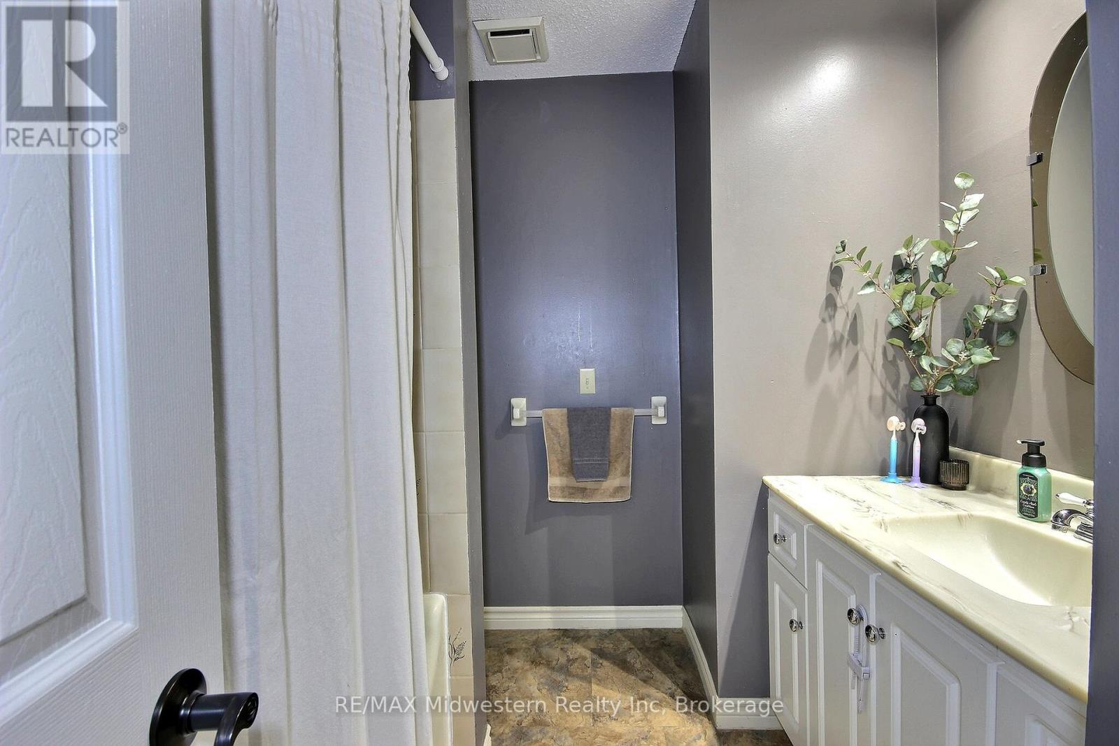 755 York Avenue N, North Perth, Ontario  N4W 2Y4 - Photo 10 - X12451392