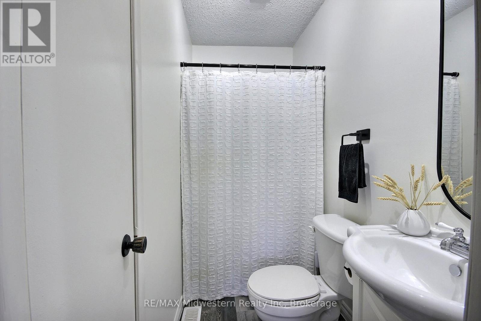 755 York Avenue N, North Perth, Ontario  N4W 2Y4 - Photo 14 - X12451392