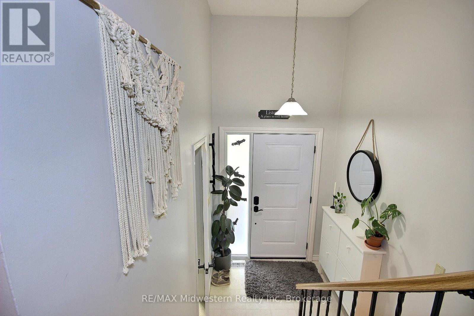 755 York Avenue N, North Perth, Ontario  N4W 2Y4 - Photo 2 - X12451392