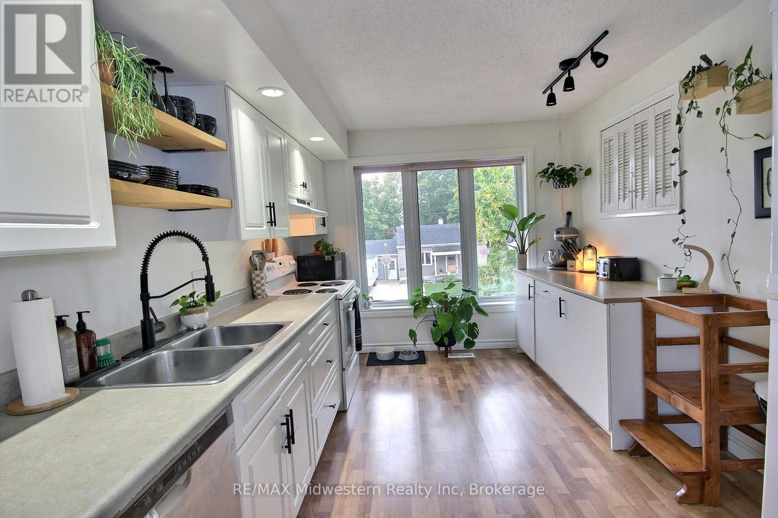 755 York Avenue N, North Perth, Ontario  N4W 2Y4 - Photo 3 - X12451392